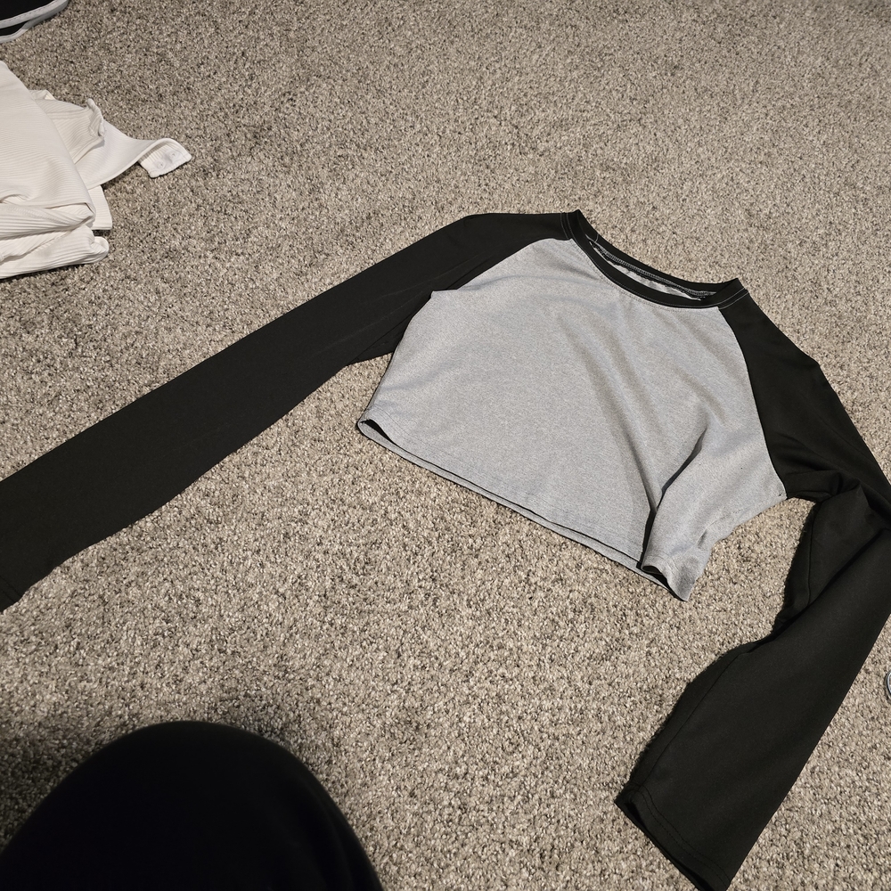 Women's Crop Raglan - Picture 2 of 2